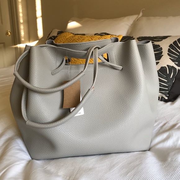 Anthropologie Handbags - Anthropologie Street Level bucket bag w/pouch